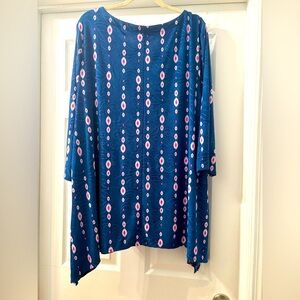 Women’s size 4X beautiful, teal and pink Patterned Women's Top